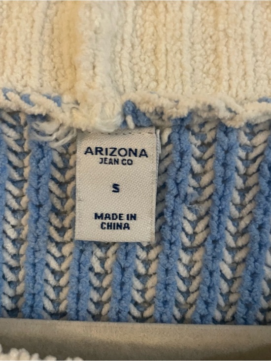 Striped Blue and Cream Cropped Sweater - Picture 3 of 5